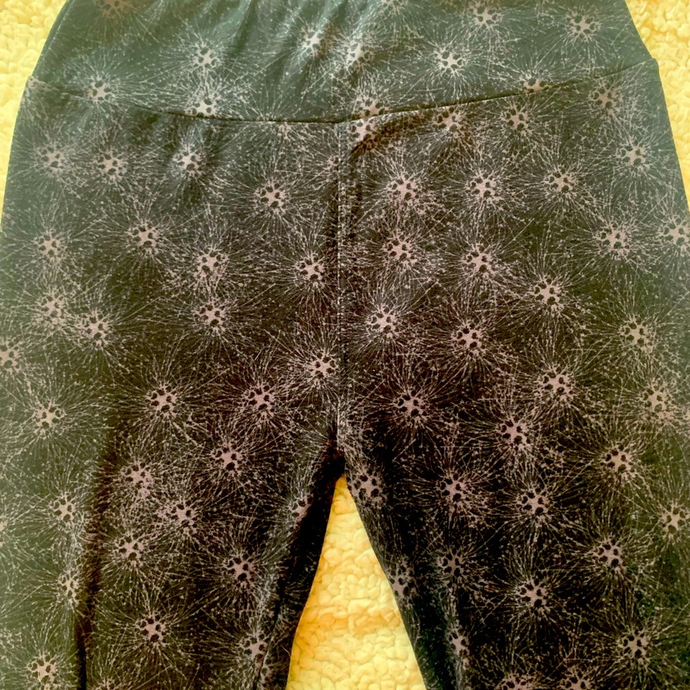 Lularoe OS leggings black and gray